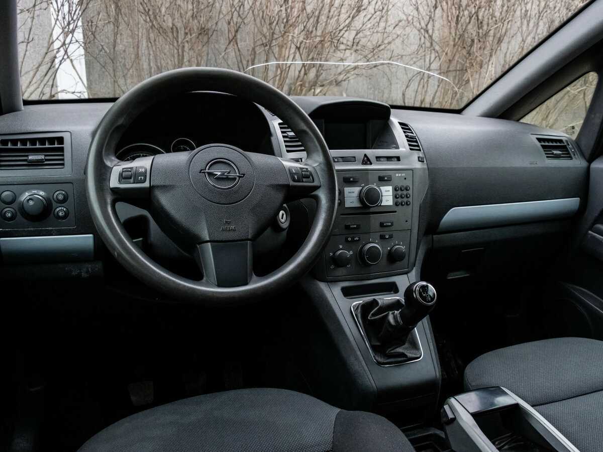 Opel Zafira с пробегом — 2007 год. Фото: #8