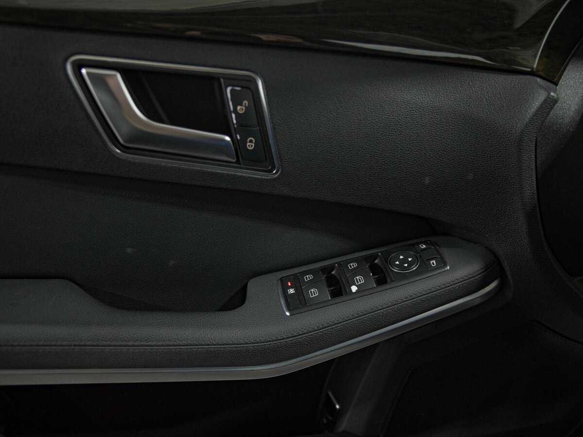 Mercedes-Benz E-Класс с пробегом — 2011 год. Фото: #11