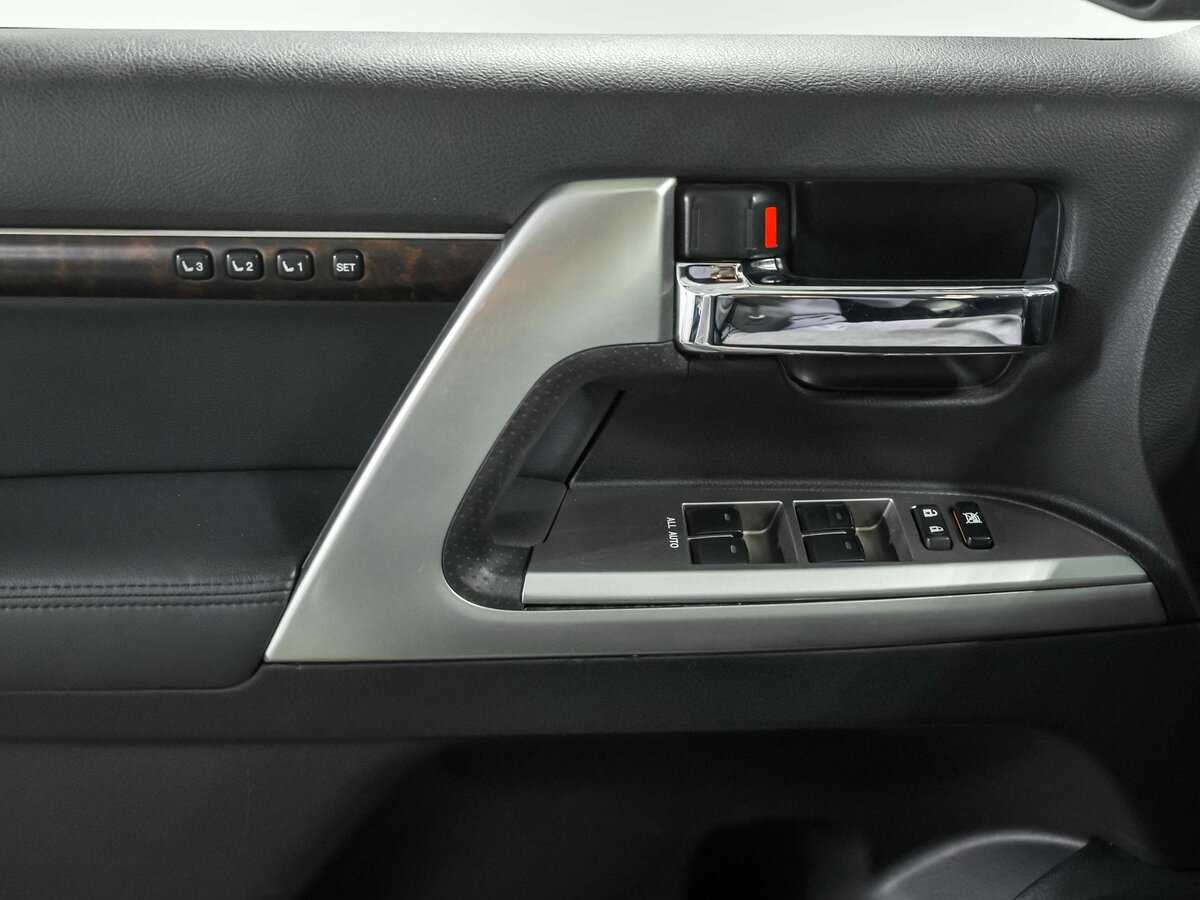 Toyota Land Cruiser с пробегом — 2012 год. Фото: #13