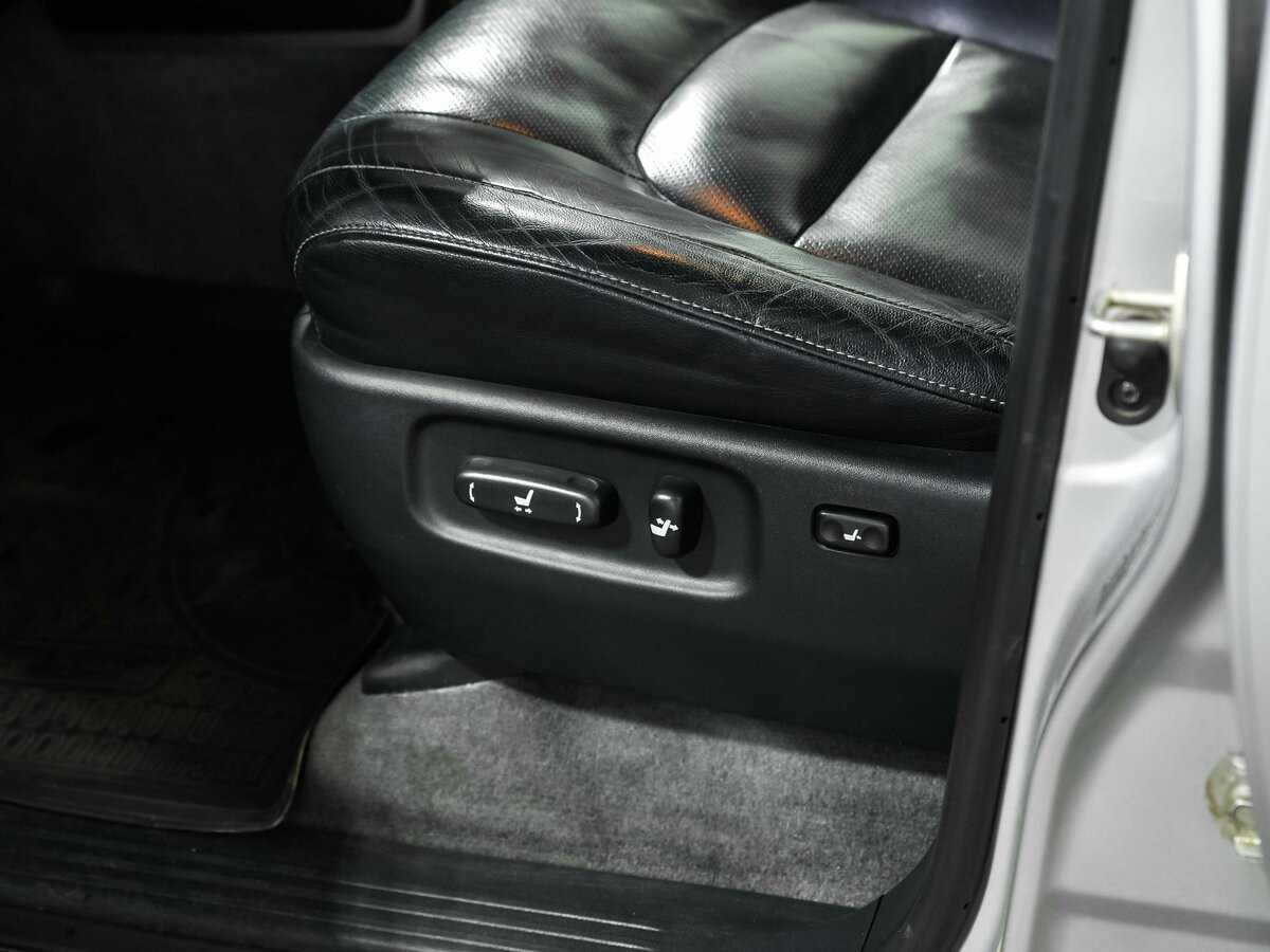 Toyota Land Cruiser с пробегом — 2012 год. Фото: #17