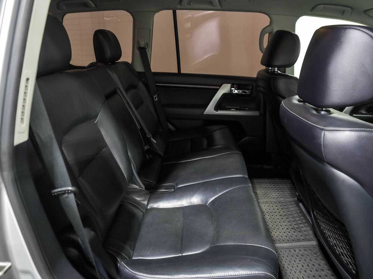 Toyota Land Cruiser с пробегом — 2012 год. Фото: #18