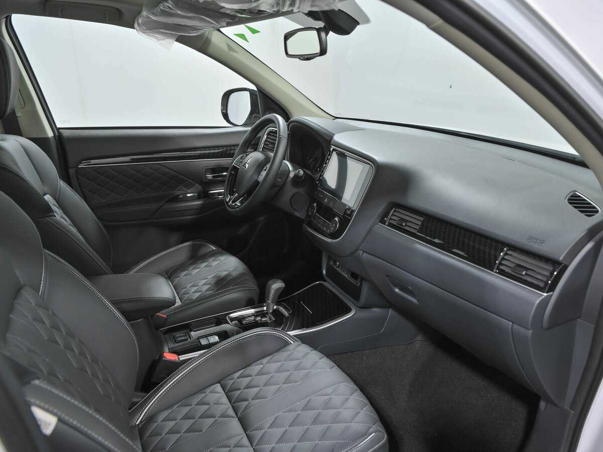 Mitsubishi Outlander с пробегом — 2022 год. Фото: #17