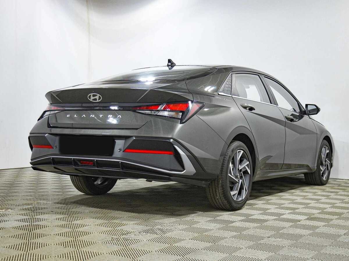 Hyundai Elantra с пробегом — 2023 год. Фото: #3