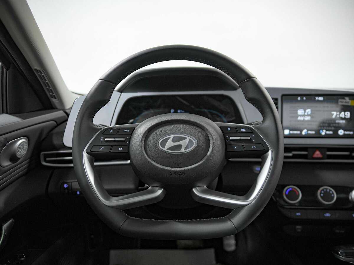 Hyundai Elantra с пробегом — 2023 год. Фото: #8