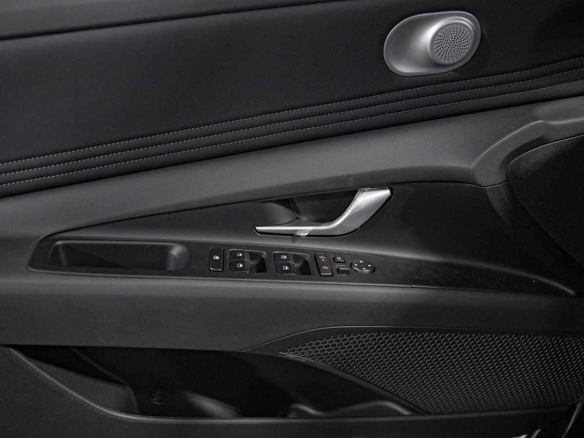 Hyundai Elantra с пробегом — 2023 год. Фото: #12