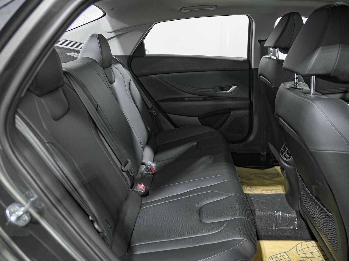 Hyundai Elantra с пробегом — 2023 год. Фото: #13