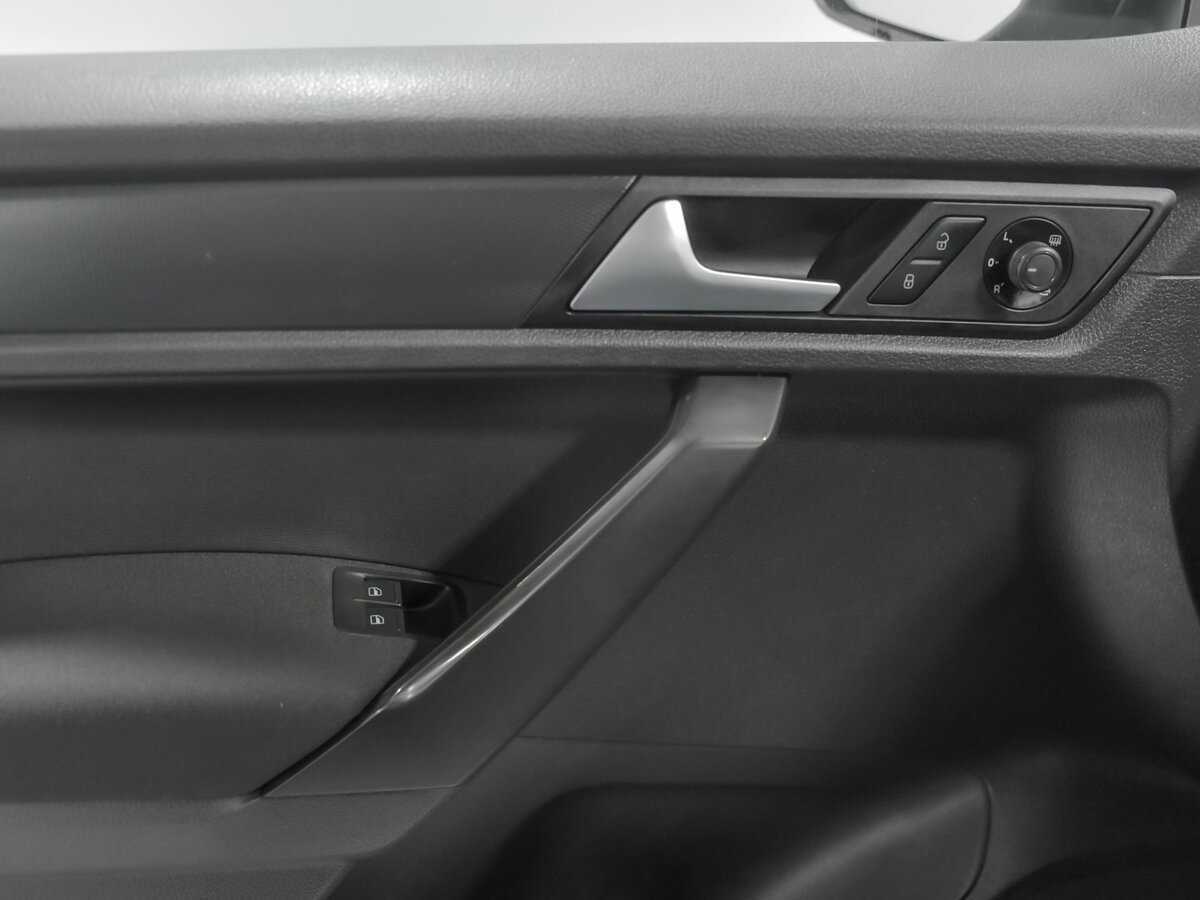 Volkswagen Caddy с пробегом — 2015 год. Фото: #10