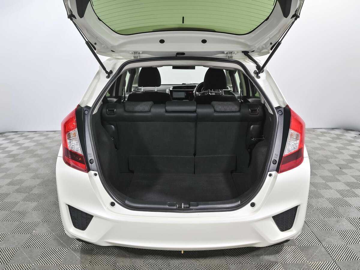 Honda Fit с пробегом — 2016 год. Фото: #16