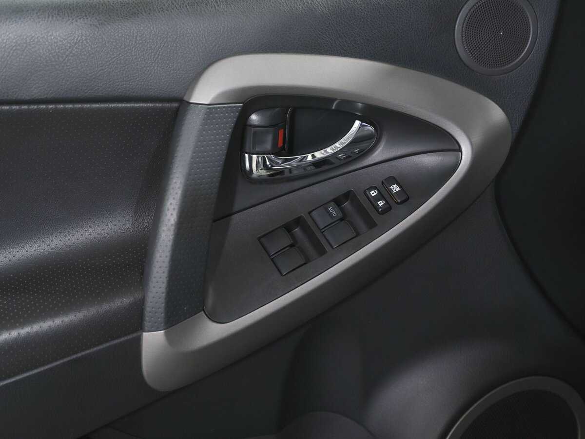 Toyota RAV4 с пробегом — 2008 год. Фото: #16