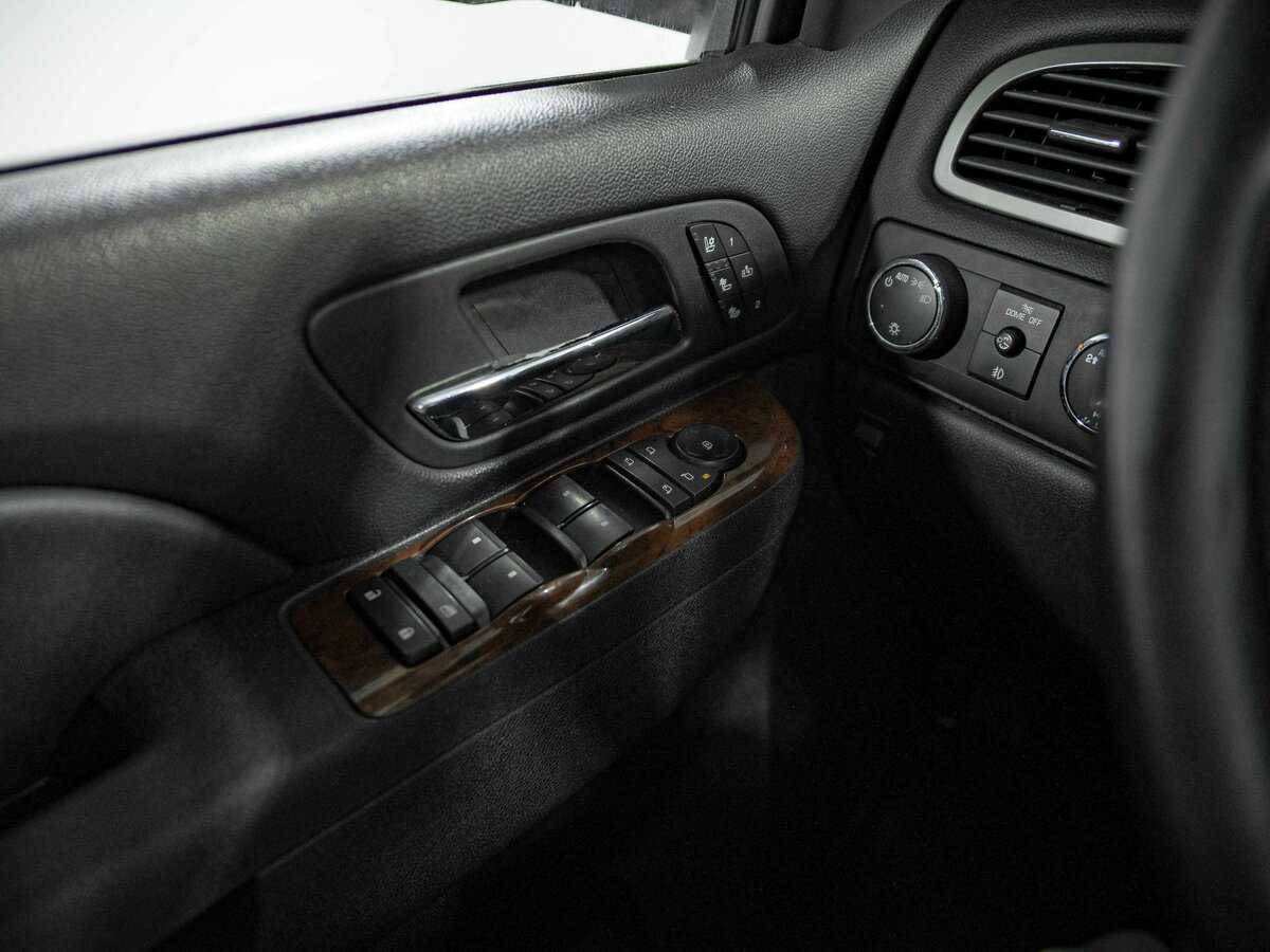 Chevrolet Tahoe с пробегом — 2012 год. Фото: #10