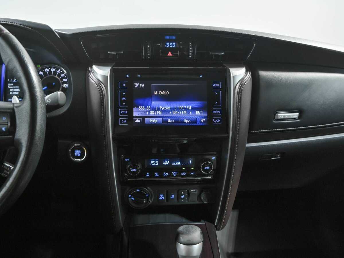 Toyota Fortuner с пробегом — 2017 год. Фото: #10