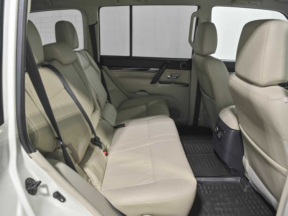 Mitsubishi Pajero с пробегом — 2019 год. Фото: #16