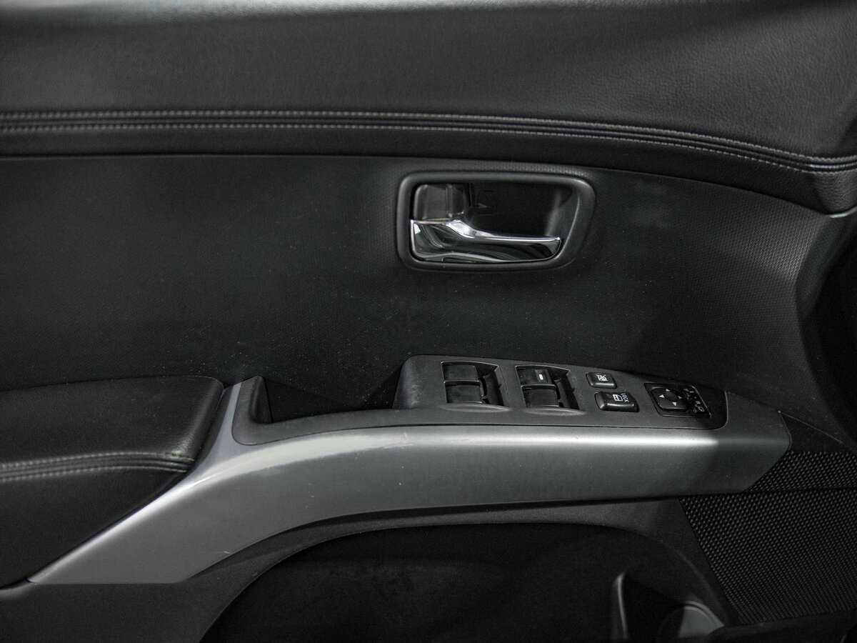Mitsubishi Outlander с пробегом — 2010 год. Фото: #12
