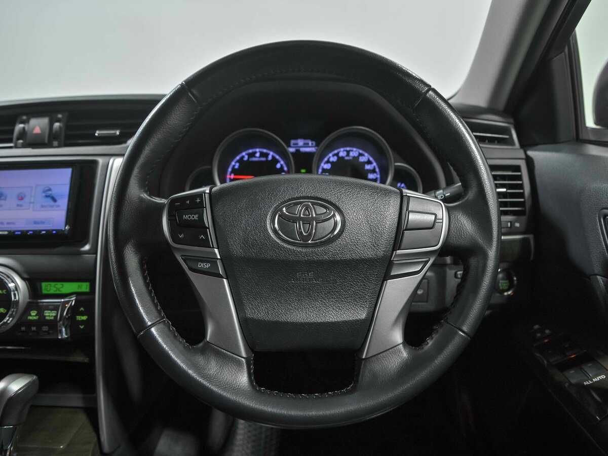 Toyota Mark X с пробегом — 2016 год. Фото: #6