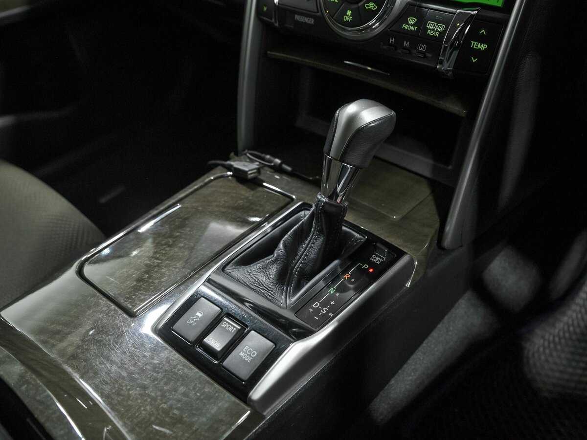 Toyota Mark X с пробегом — 2016 год. Фото: #10