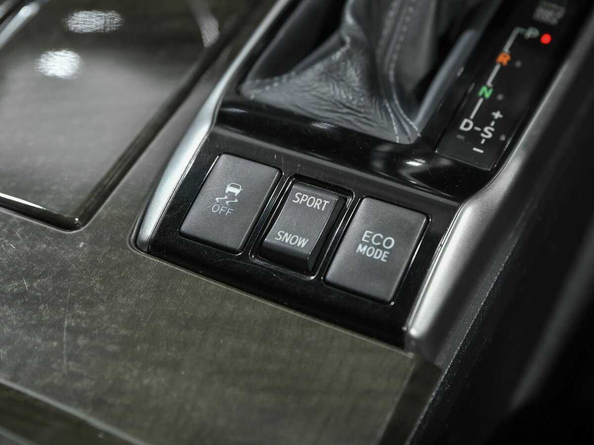 Toyota Mark X с пробегом — 2016 год. Фото: #11