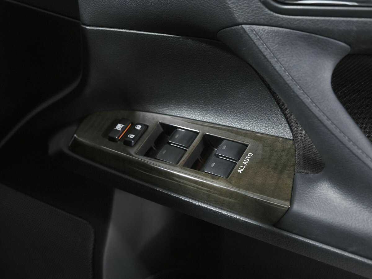 Toyota Mark X с пробегом — 2016 год. Фото: #13