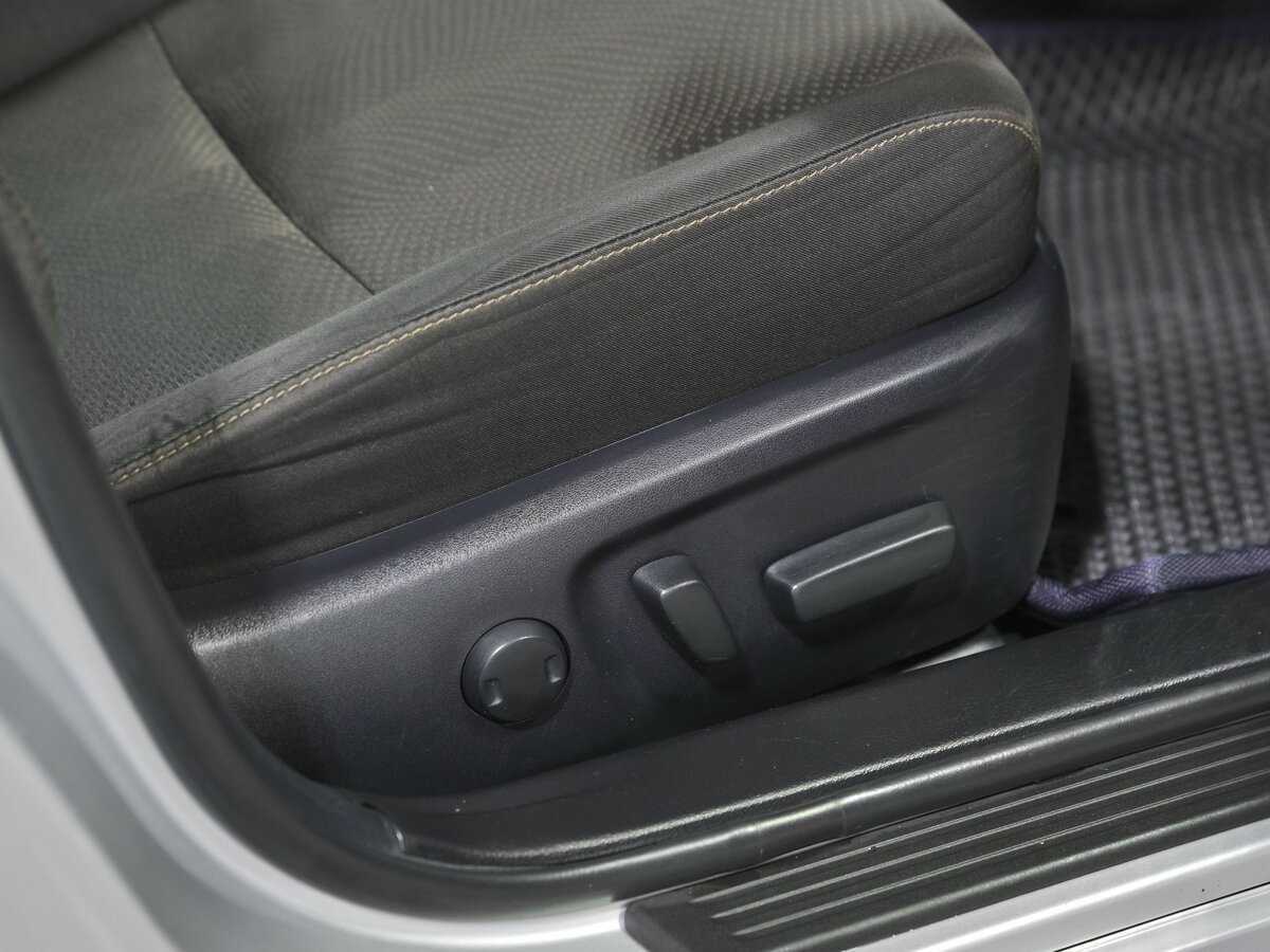 Toyota Mark X с пробегом — 2016 год. Фото: #14