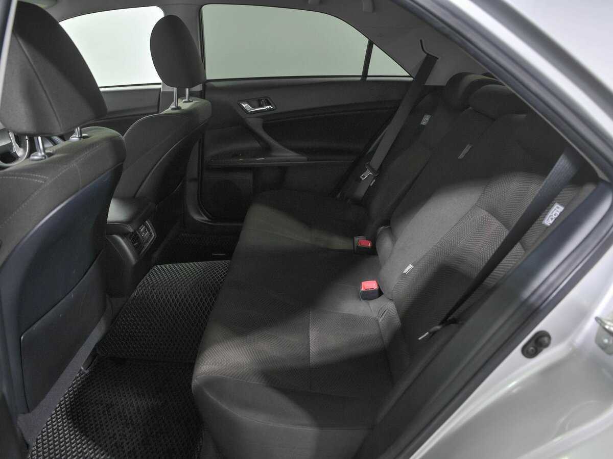 Toyota Mark X с пробегом — 2016 год. Фото: #15