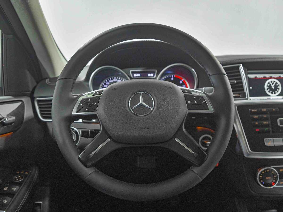 Mercedes-Benz GL-Класс с пробегом — 2015 год. Фото: #7