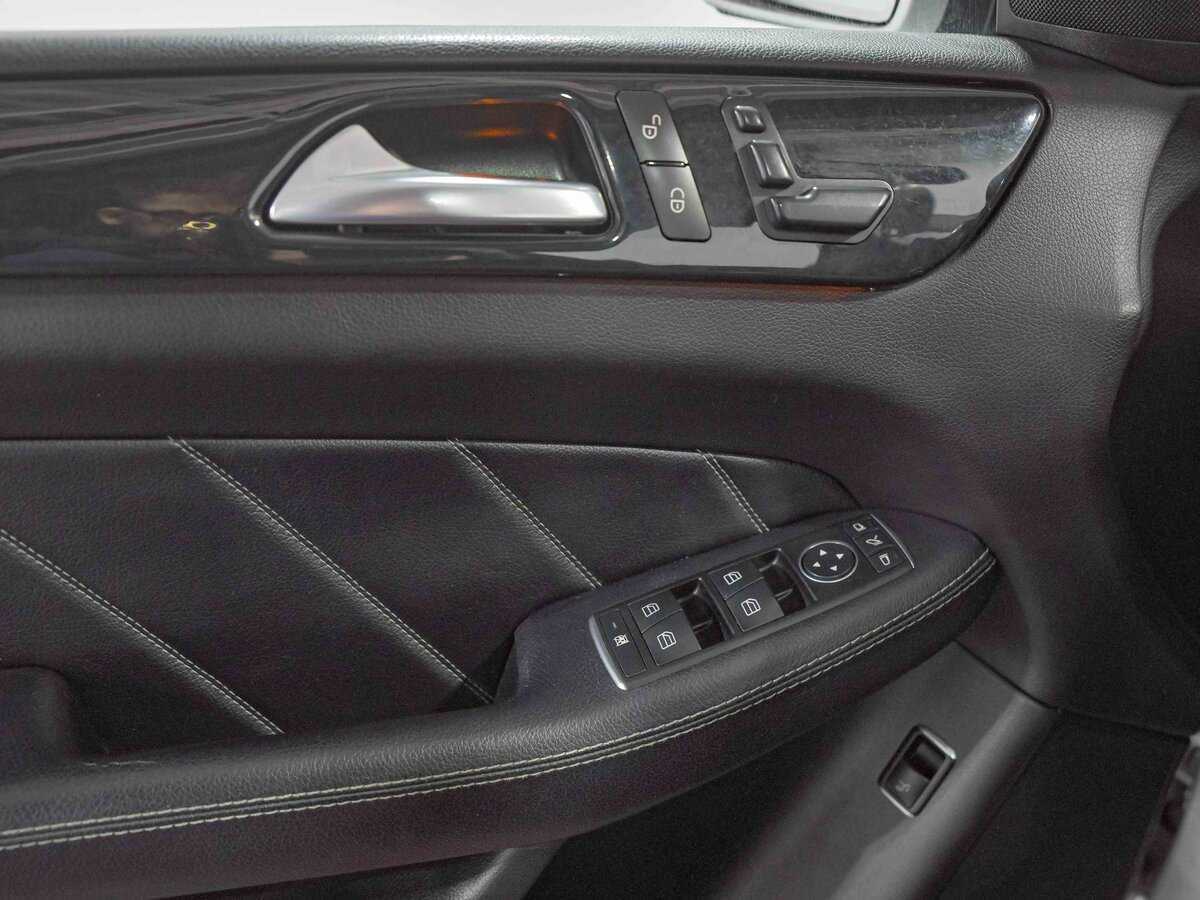 Mercedes-Benz GL-Класс с пробегом — 2015 год. Фото: #12