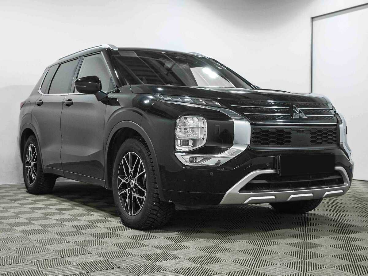 Mitsubishi Outlander с пробегом — 2023 год. Фото: #2