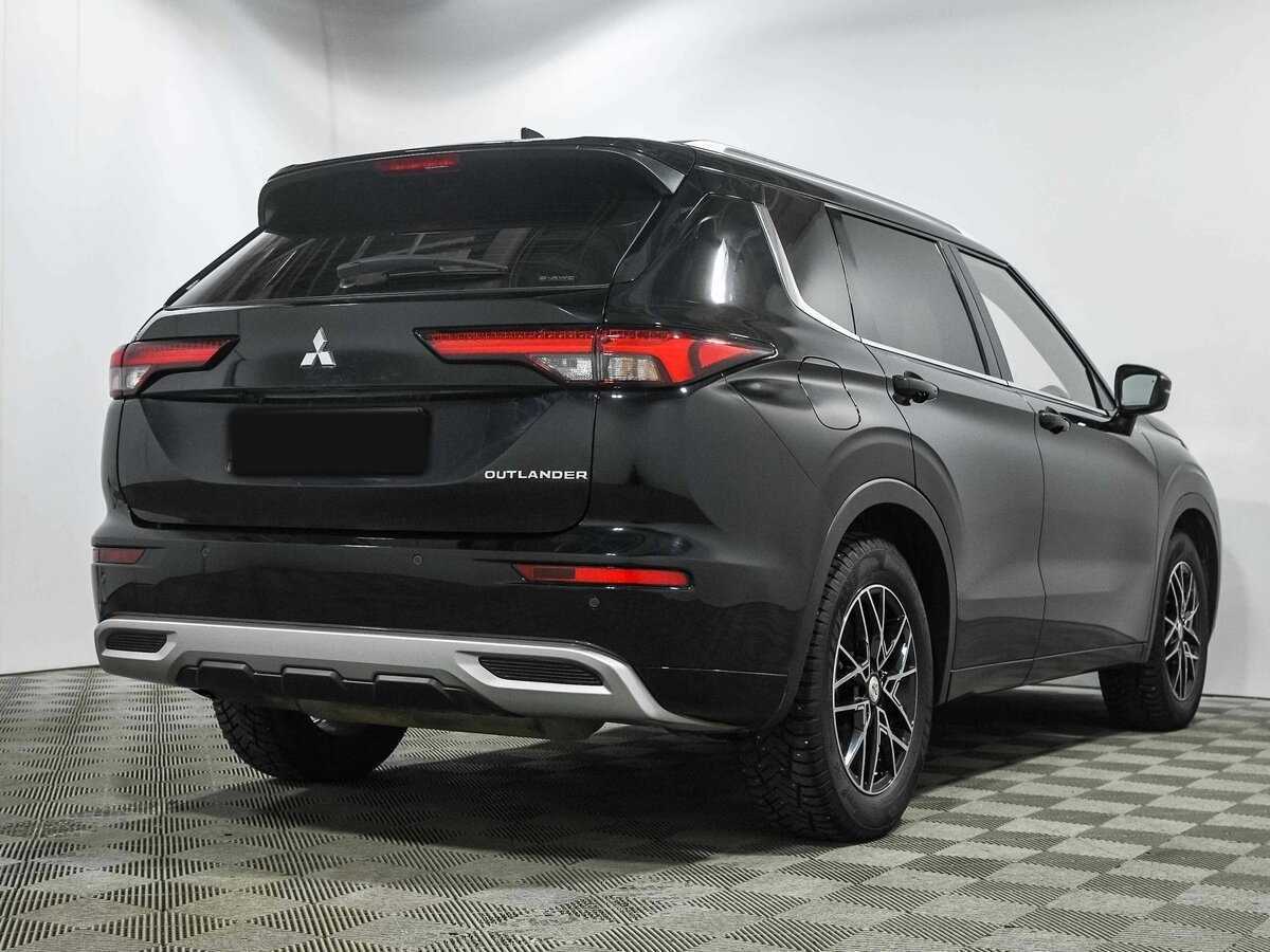 Mitsubishi Outlander с пробегом — 2023 год. Фото: #3