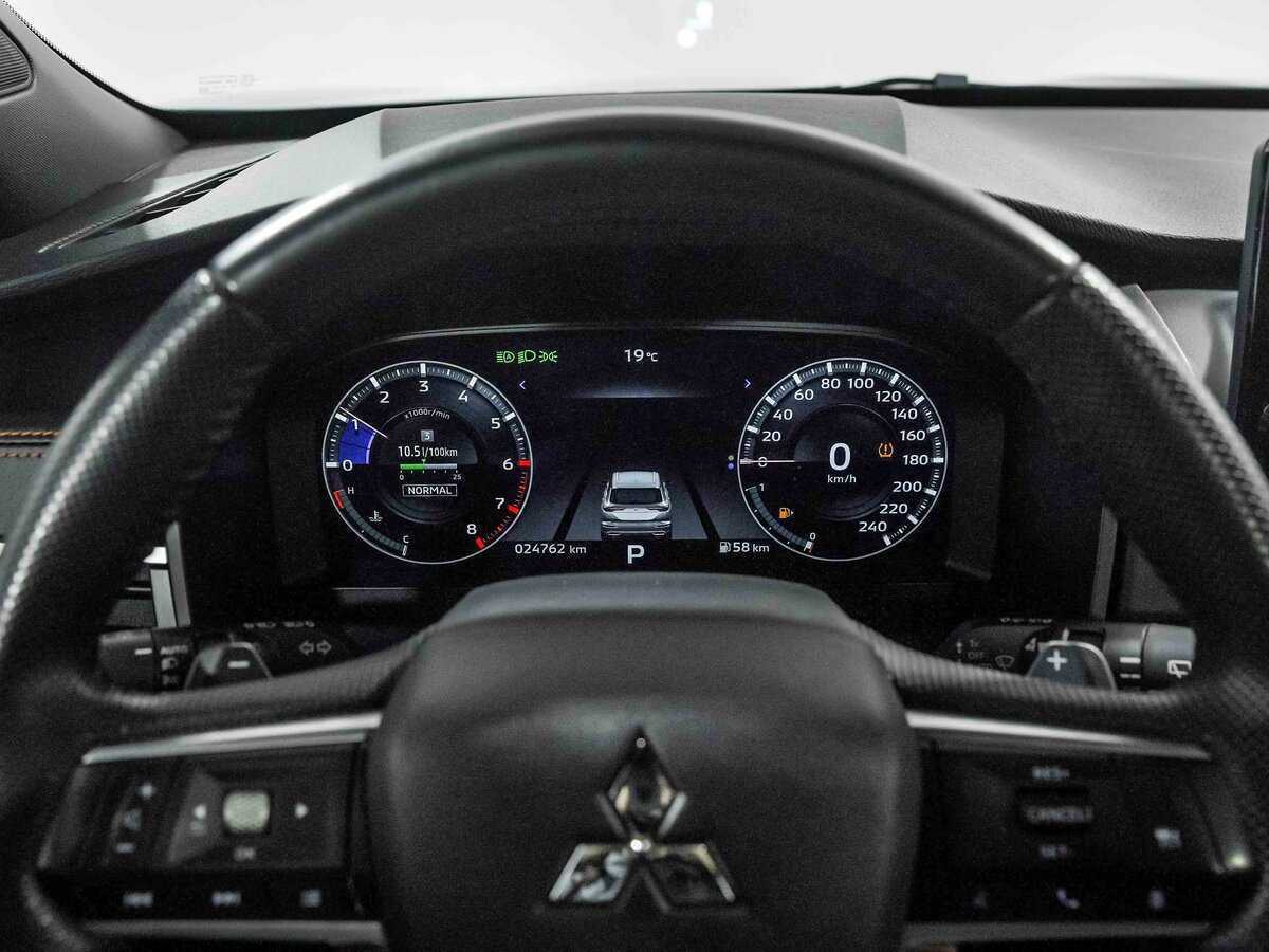 Mitsubishi Outlander с пробегом — 2023 год. Фото: #7