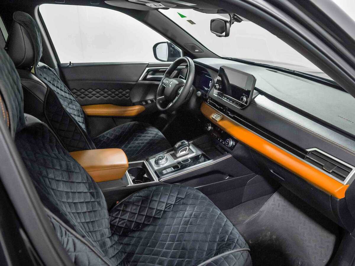 Mitsubishi Outlander с пробегом — 2023 год. Фото: #20