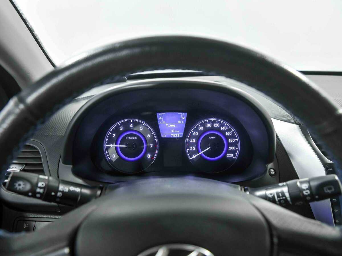 Hyundai Solaris с пробегом — 2011 год. Фото: #5