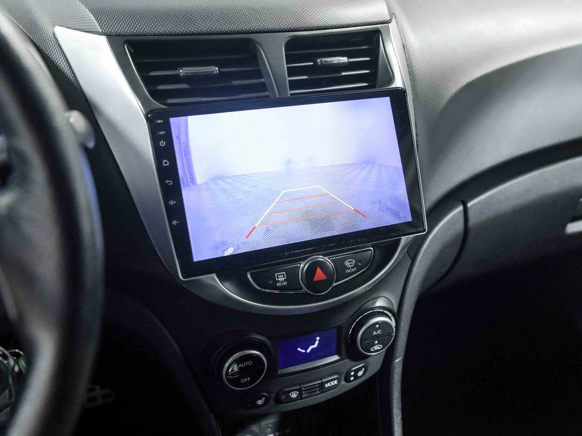 Hyundai Solaris с пробегом — 2011 год. Фото: #8