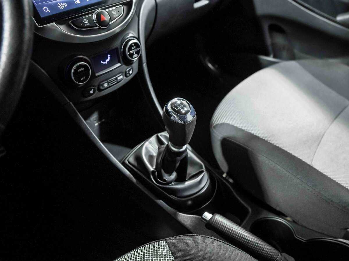 Hyundai Solaris с пробегом — 2011 год. Фото: #9