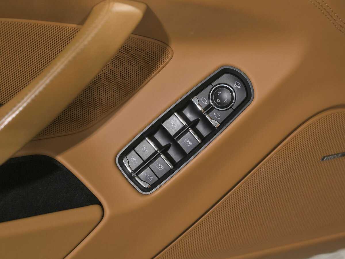 Porsche Panamera с пробегом — 2014 год. Фото: #14