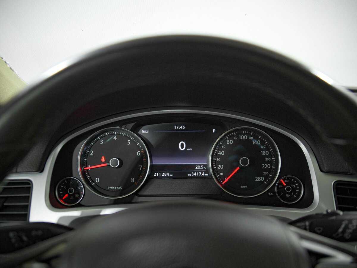 Volkswagen Touareg с пробегом — 2013 год. Фото: #6