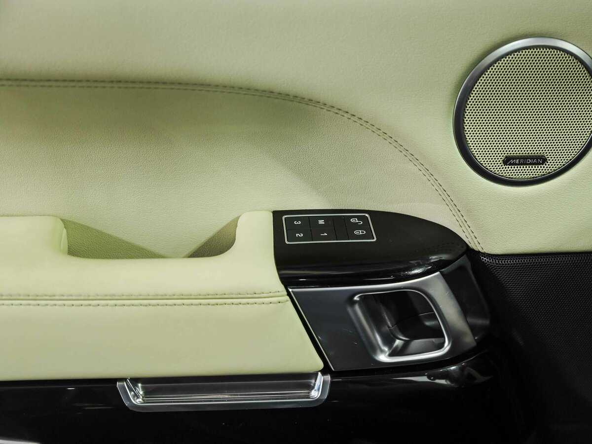 Land Rover Range Rover с пробегом — 2017 год. Фото: #14