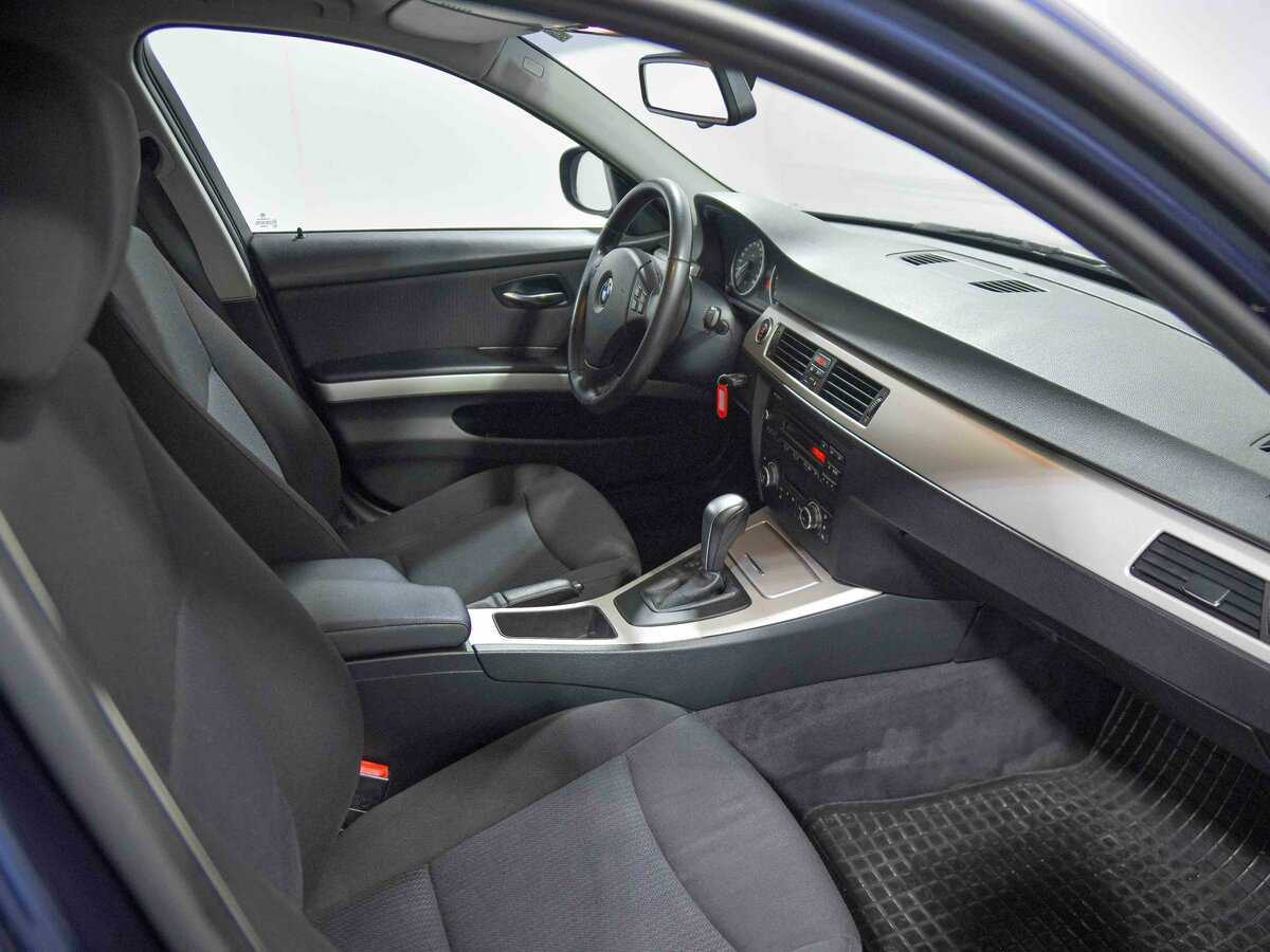 BMW 3 серии с пробегом — 2011 год. Фото: #11