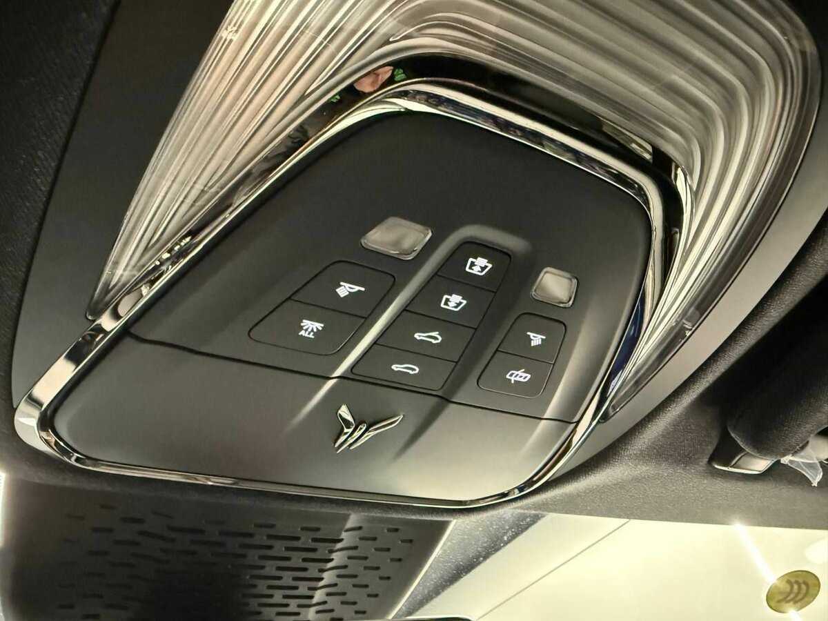 Voyah Free с пробегом — 2024 год. Фото: #12