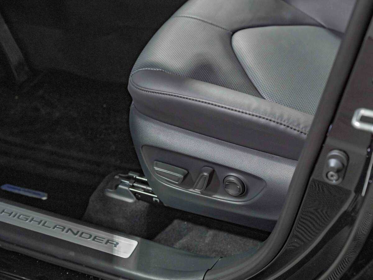 Toyota Highlander с пробегом — 2024 год. Фото: #13