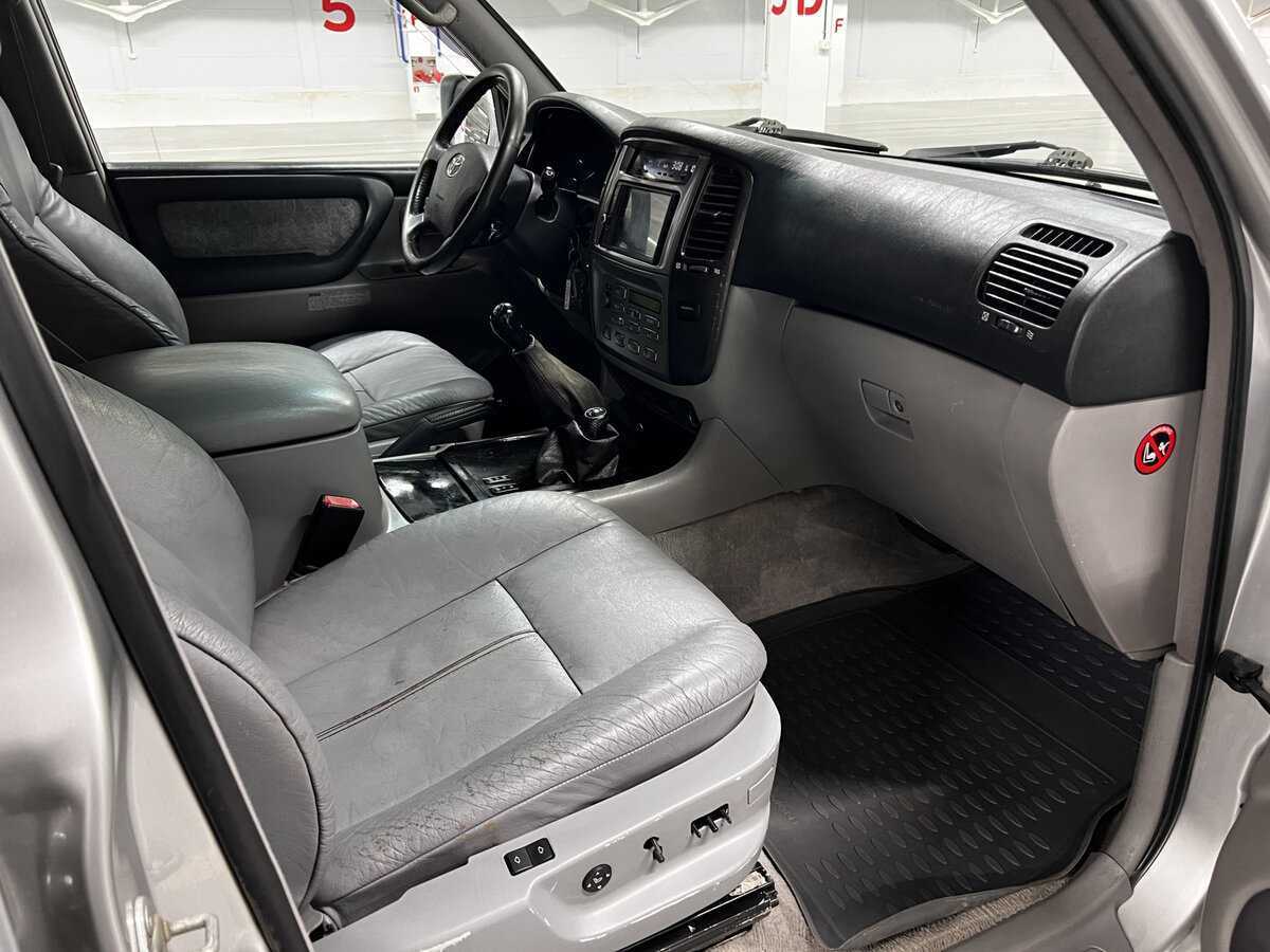 Toyota Land Cruiser с пробегом — 2006 год. Фото: #10