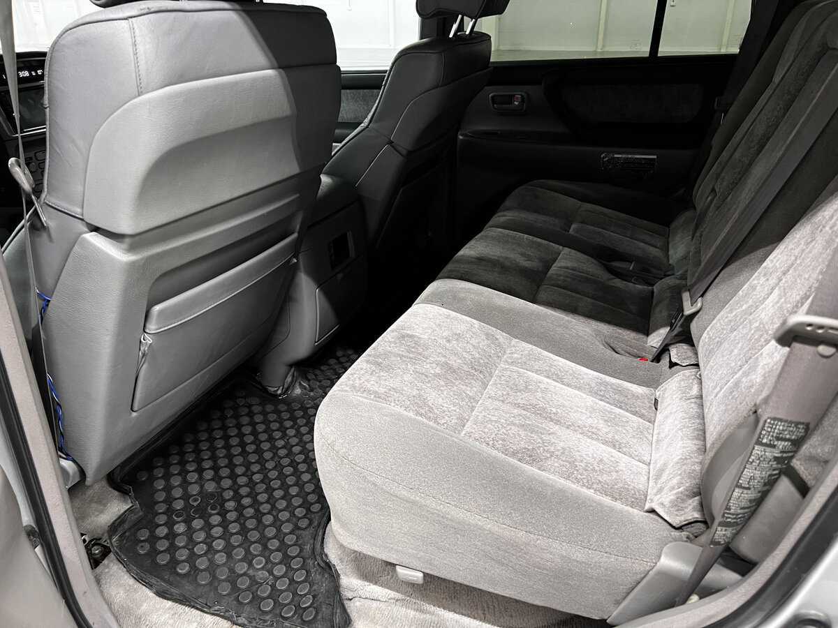 Toyota Land Cruiser с пробегом — 2006 год. Фото: #11