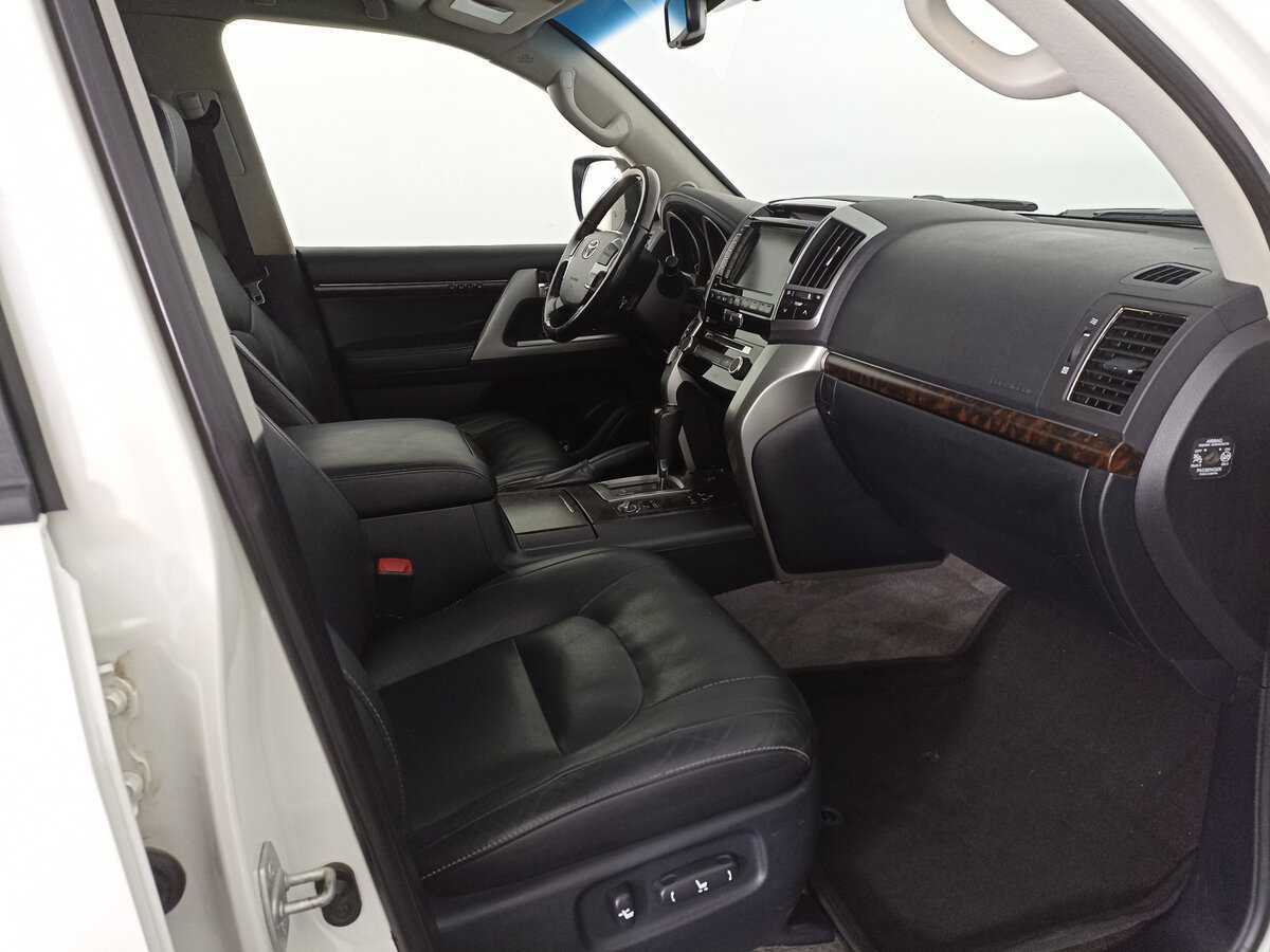Toyota Land Cruiser с пробегом — 2015 год. Фото: #10