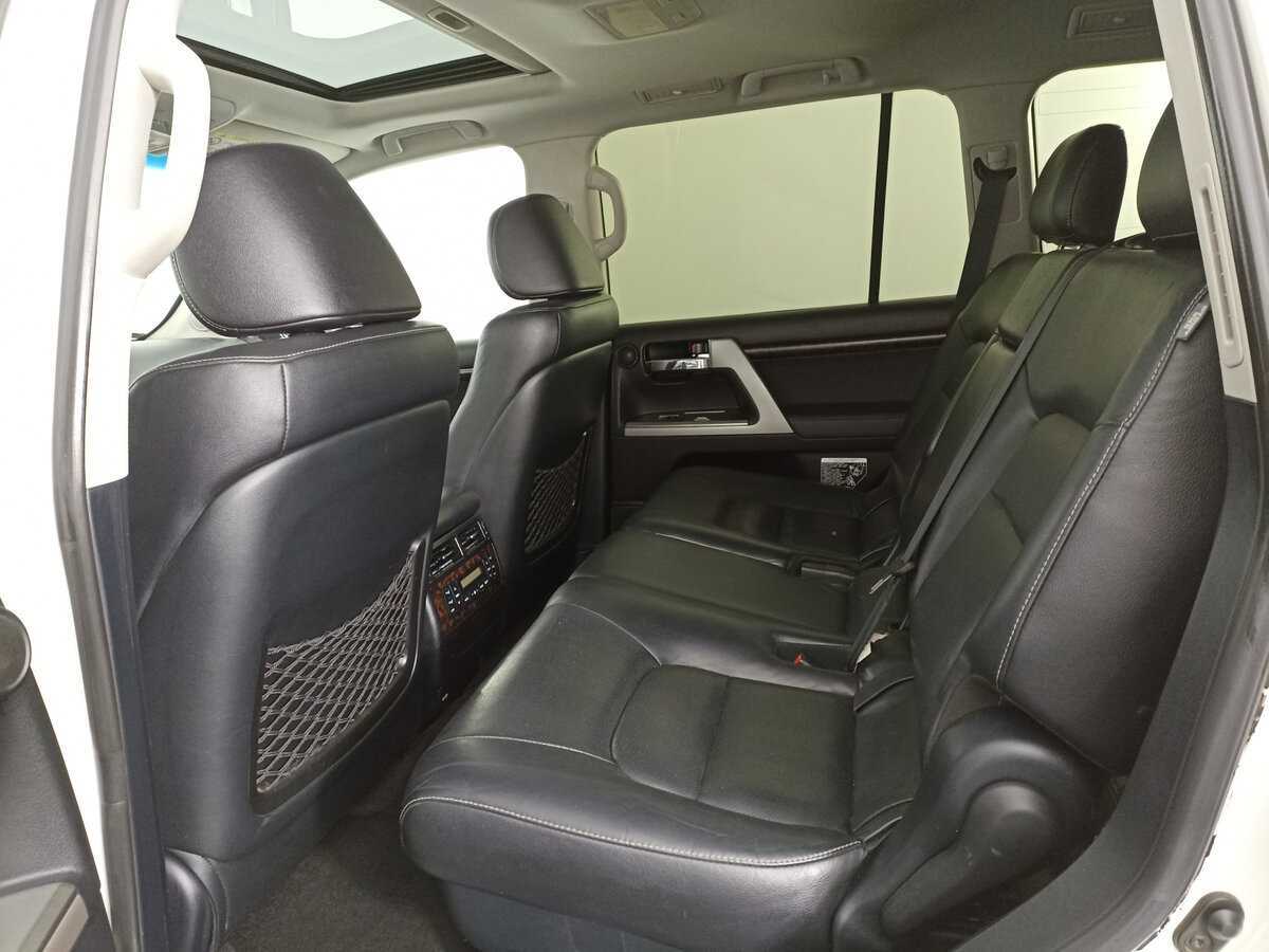 Toyota Land Cruiser с пробегом — 2015 год. Фото: #11