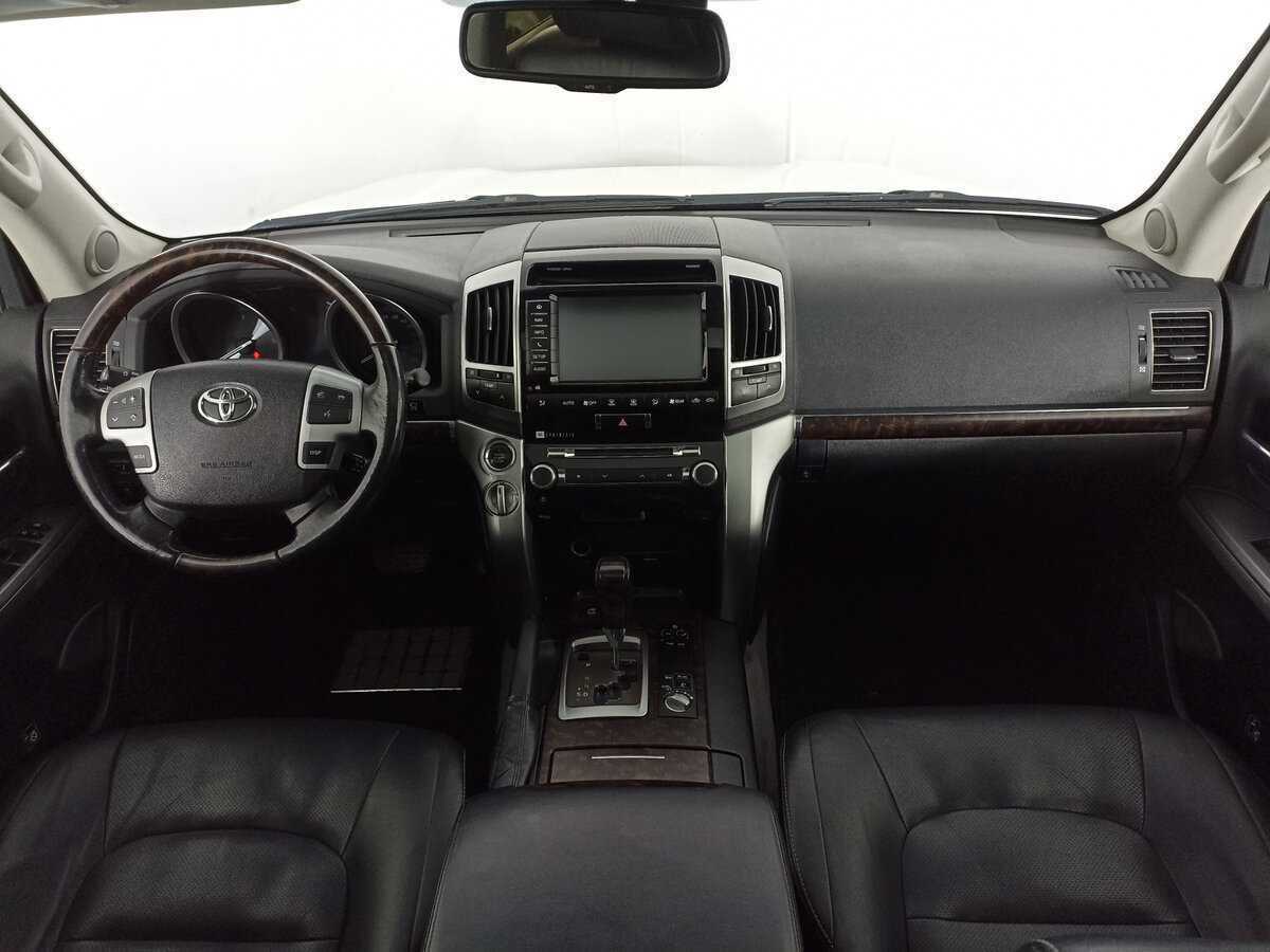 Toyota Land Cruiser с пробегом — 2015 год. Фото: #13