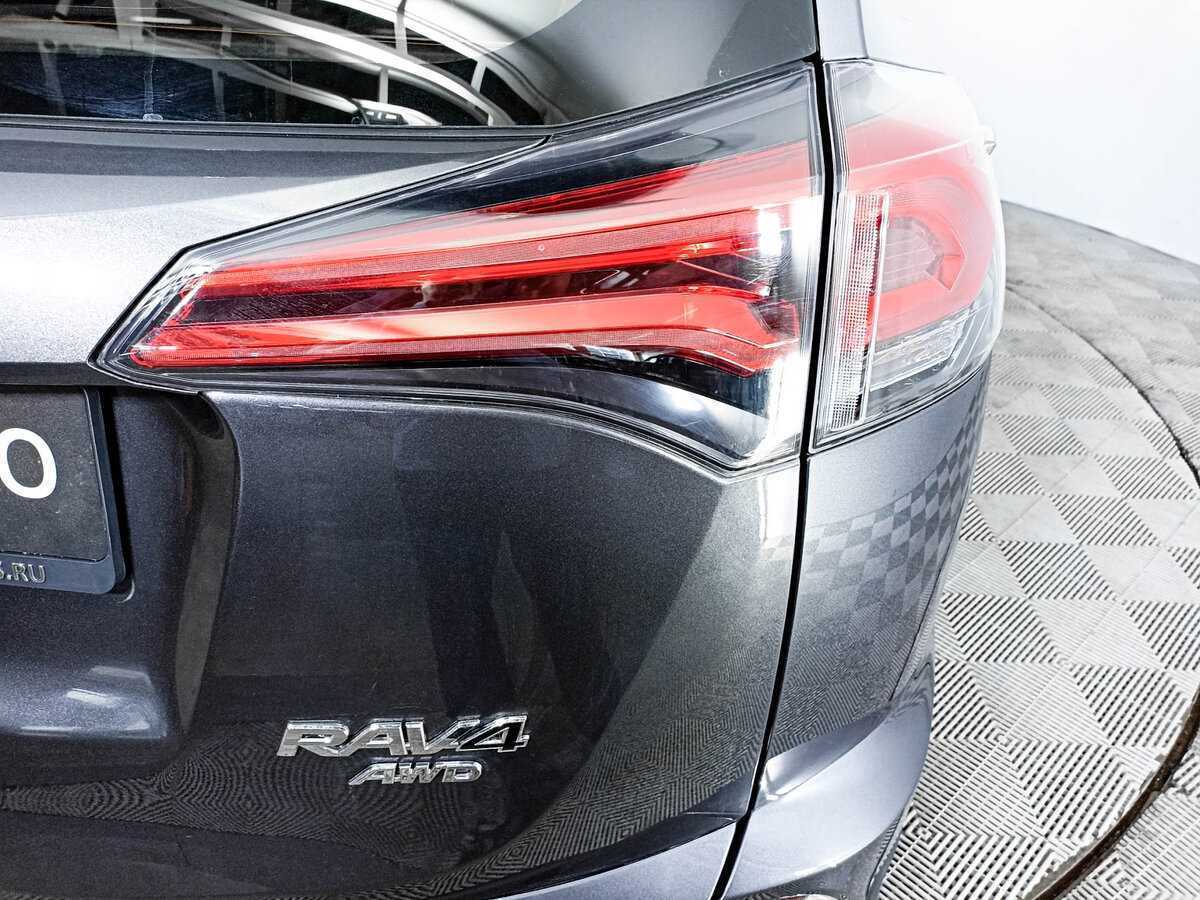 Toyota RAV4 с пробегом — 2015 год. Фото: #8