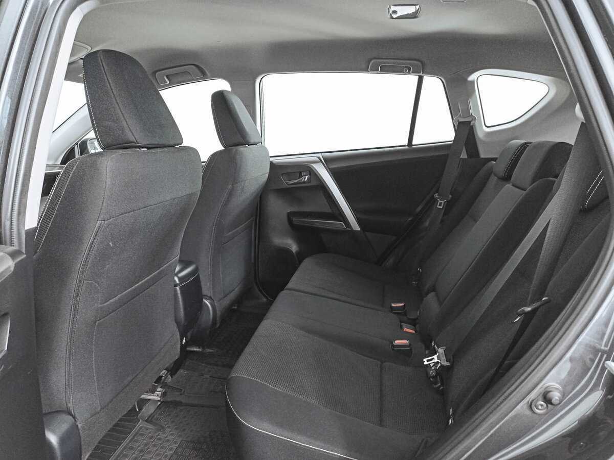 Toyota RAV4 с пробегом — 2015 год. Фото: #10