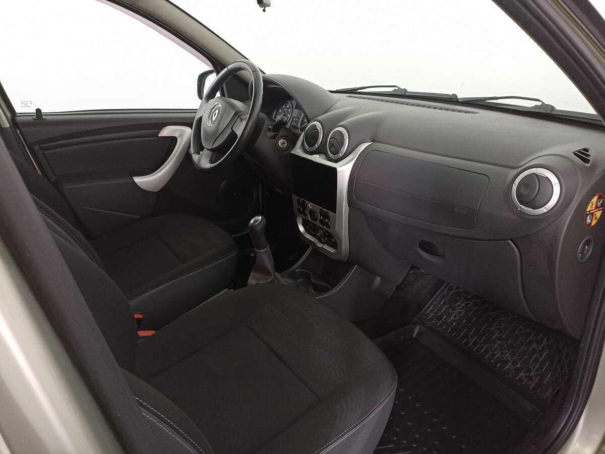 Renault Sandero с пробегом — 2014 год. Фото: #10