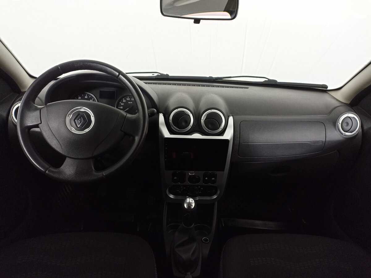 Renault Sandero с пробегом — 2014 год. Фото: #13