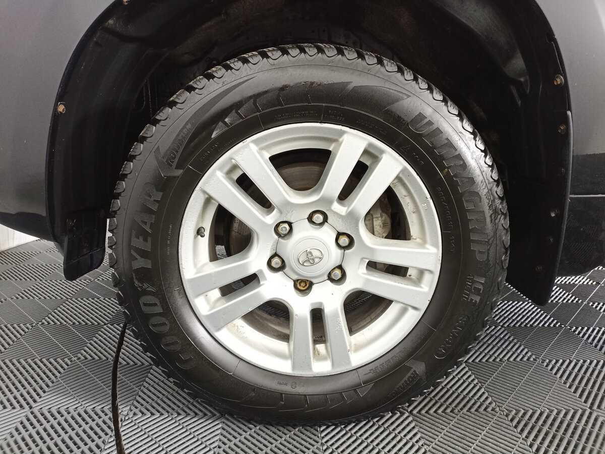 Toyota Land Cruiser Prado с пробегом — 2010 год. Фото: #17