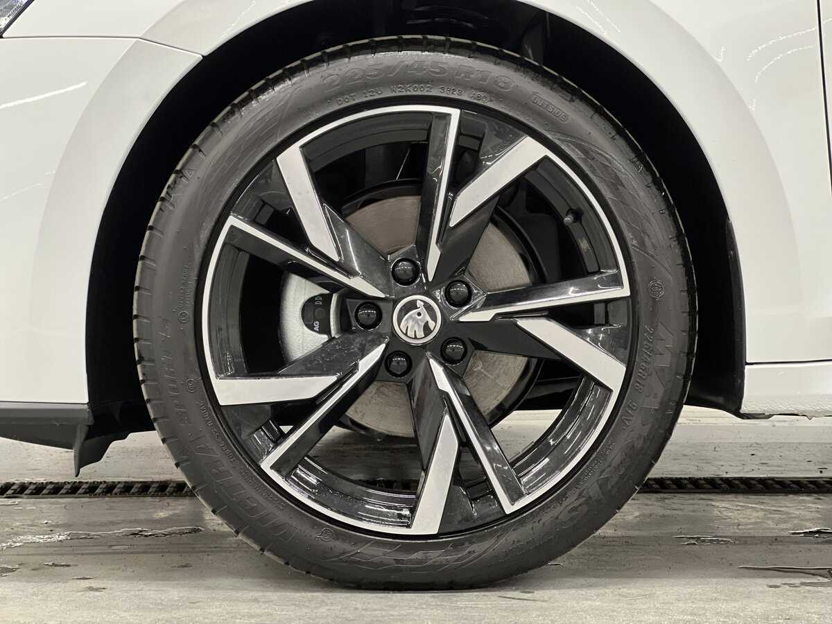 Skoda Octavia с пробегом — 2024 год. Фото: #17