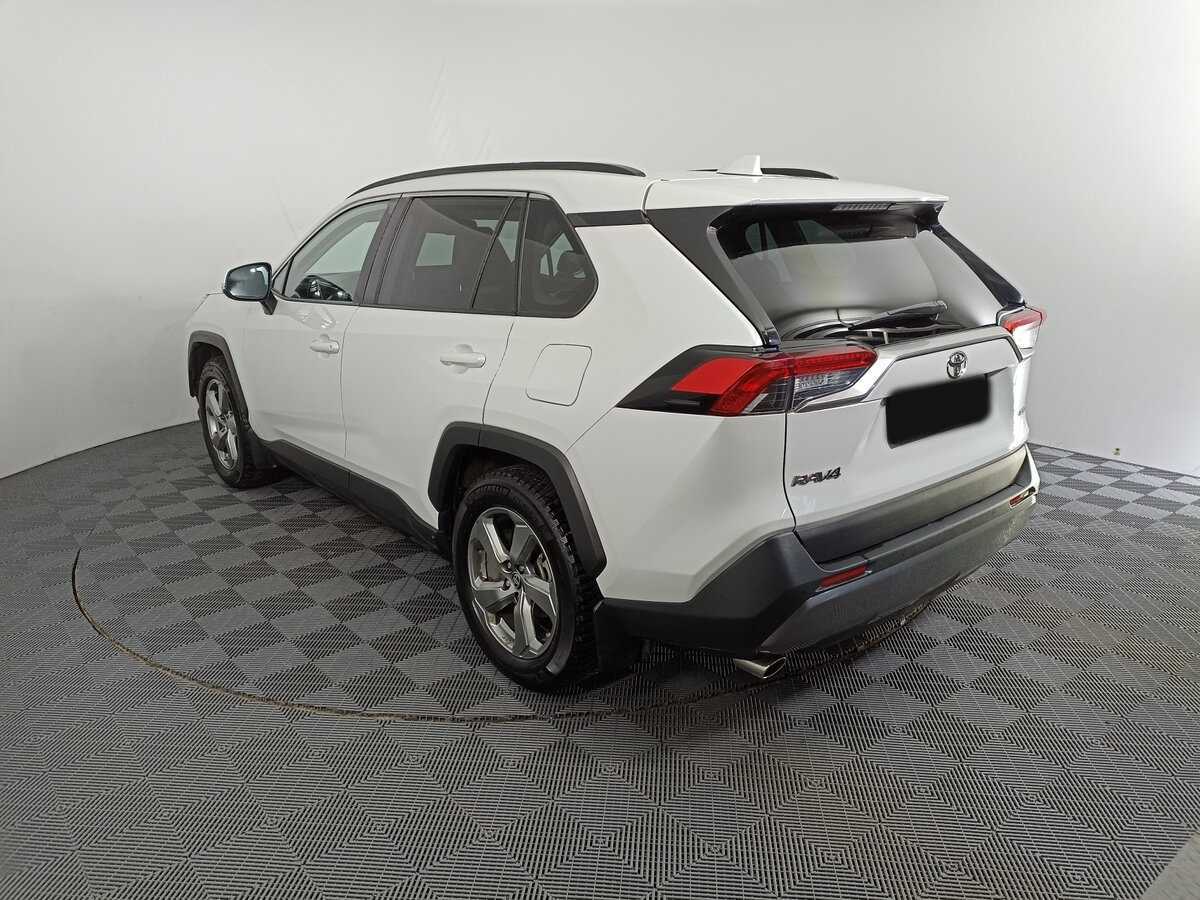 Toyota RAV4 с пробегом — 2021 год. Фото: #6